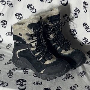 Cozy Black and Gray Winter Boots with Faux Fur